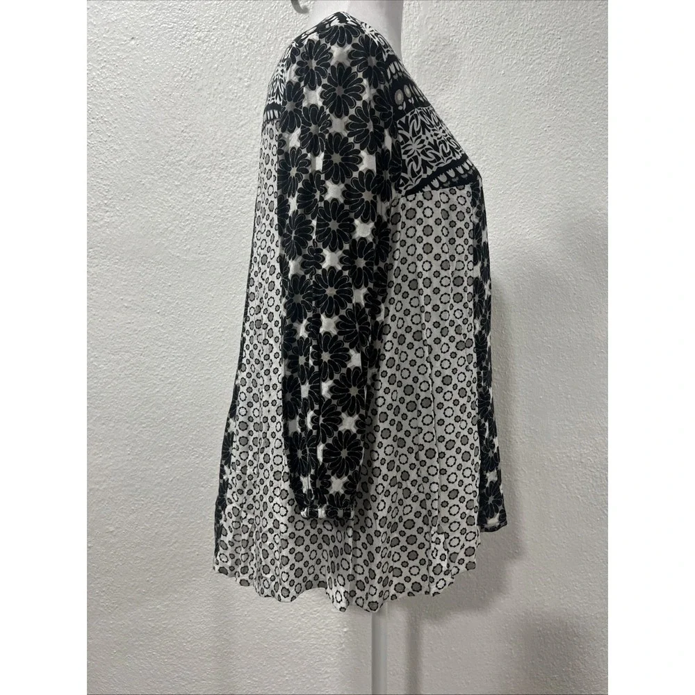 STYLE &CO. Blouse Long Sleeves Black White Floral Beaded Pullover Flared PS